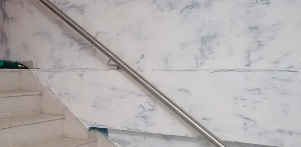 Cielo raso con iluminación integrada en vivienda de Asunción