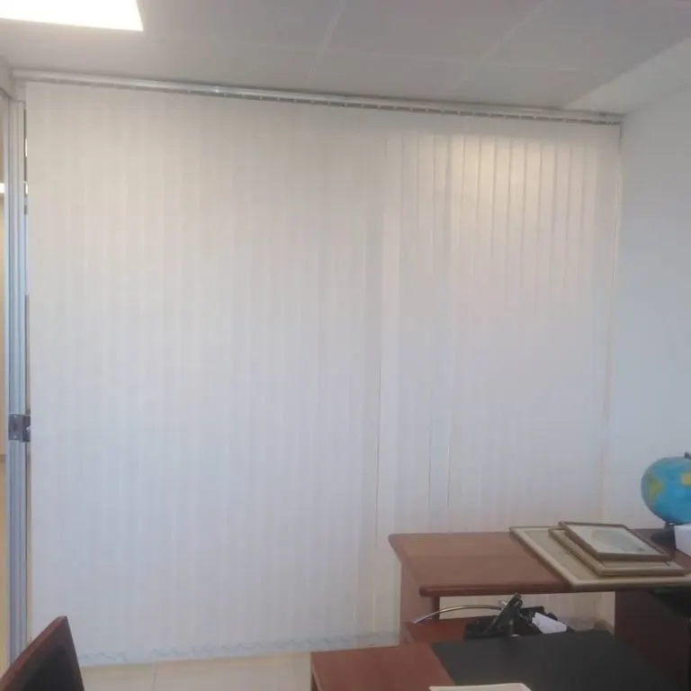 Detalle de instalación de vidrio templado en Asunción